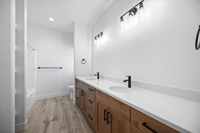 Building Photo - 2130 Justine Ct