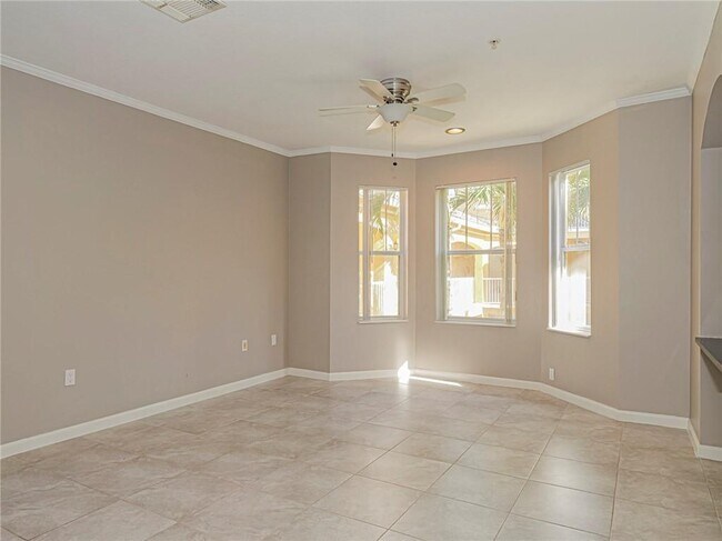 Building Photo - 5045 Fairways Cir