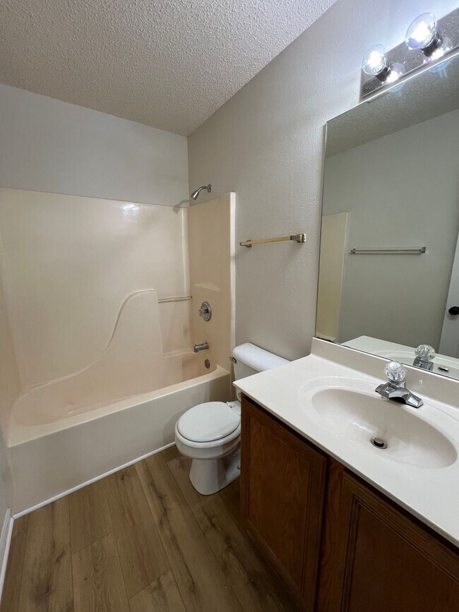 Building Photo - 1908-1910-1910 Arlene Dr