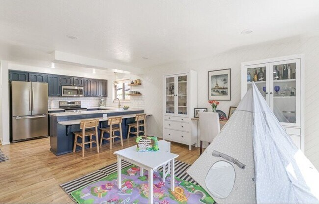 Building Photo - Available August 1st for You!  Beautiful P...