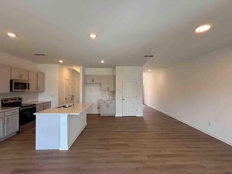 Building Photo - 6761 Armonia Dr