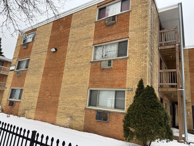 Building Photo - 7930-7940 S Greenwood Ave