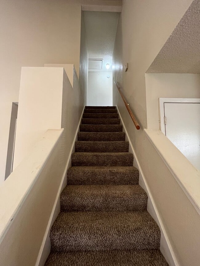 Building Photo - PREALEASING FOR APRIL! 3 bedroom with Patio Great for Entertainment!