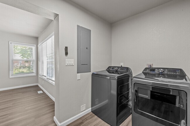 Building Photo - 1408 Quiet Ct