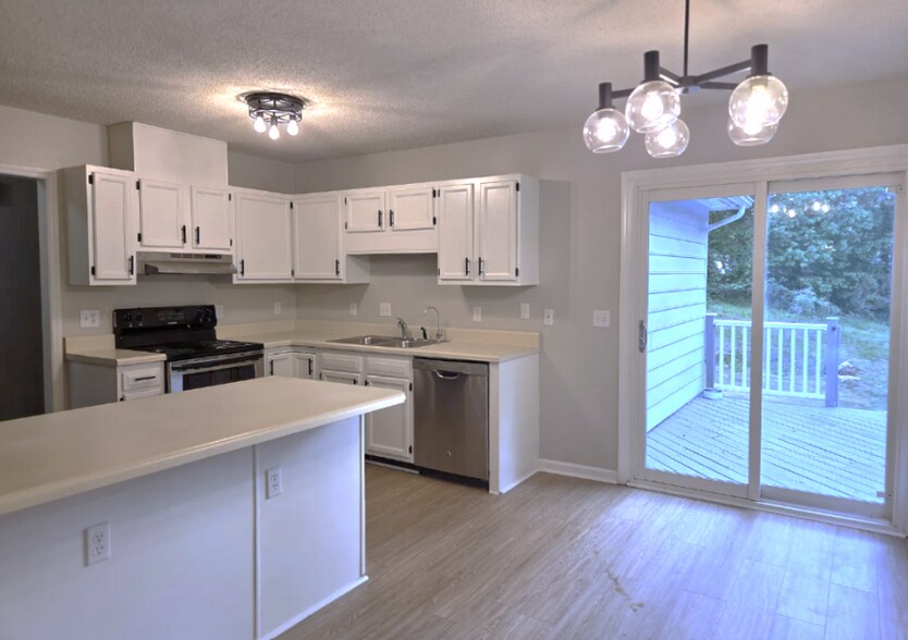 Building Photo - 2904 Bannf Ct