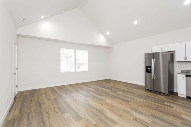 Building Photo - "Spacious 3-Bed, 2-Bath Urban Retreat on Winthrop Ave – Perfect for Comfortable Living!"