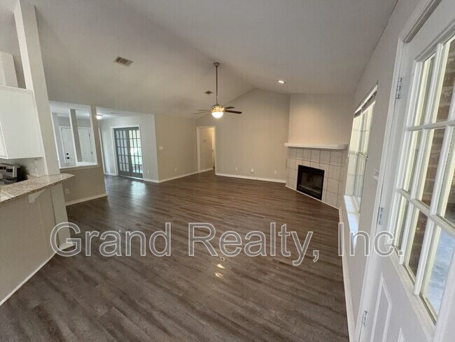 Building Photo - 6464 Outer Dr