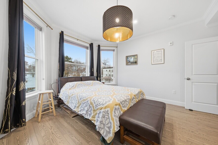 Building Photo - 68 Edson St