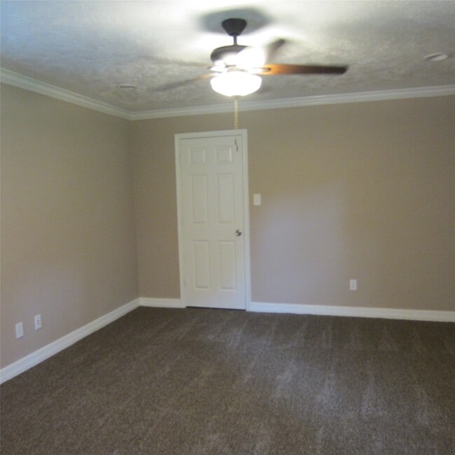 Building Photo - 18675 Ferne Dr