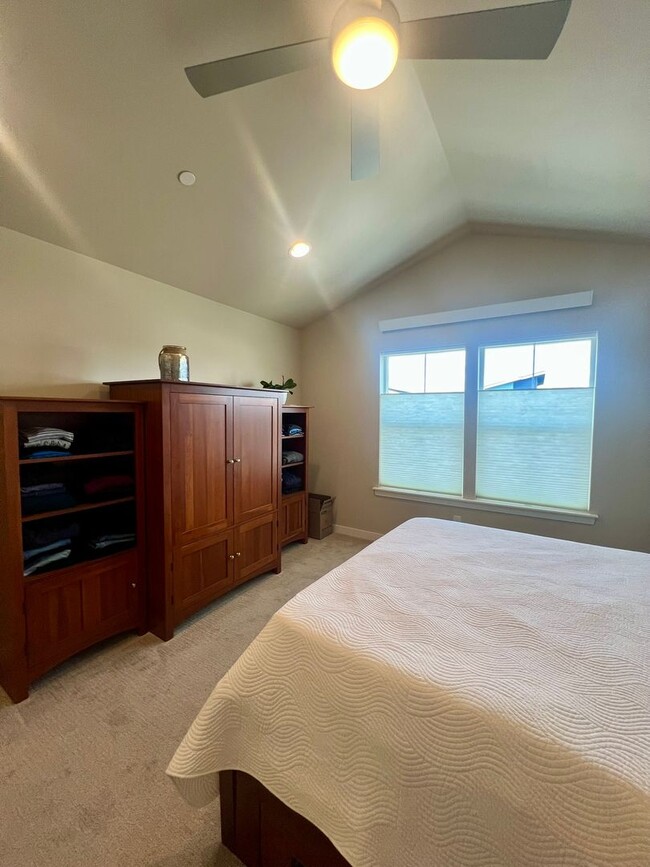 Building Photo - BEAUTIFUL 3Bd 2.5Ba energy efficient home ...