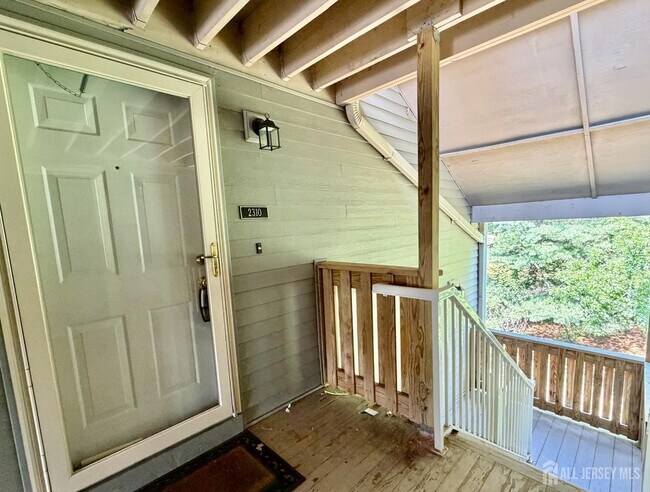 Building Photo - 2310 Ravens Crest Dr