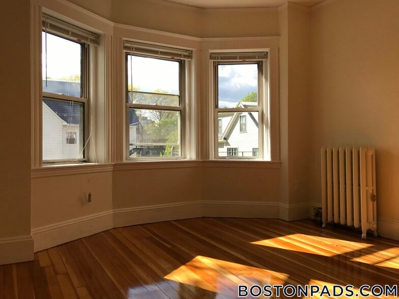 Building Photo - 163 Summer St