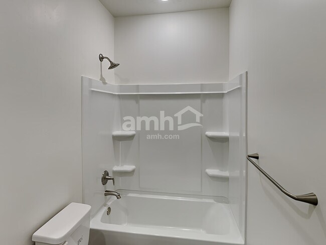 Building Photo - 2986 E N Vlg Dr