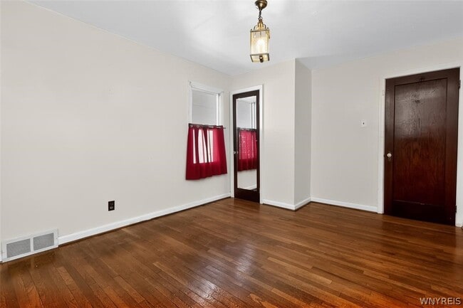 Building Photo - 420 25th St