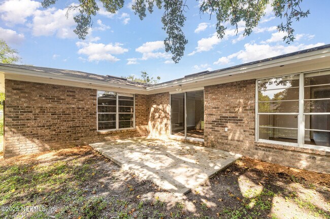Building Photo - 2805 Stagecoach Dr