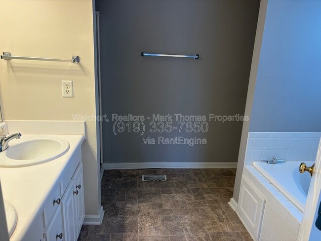Building Photo - 8005 Tobin Pl