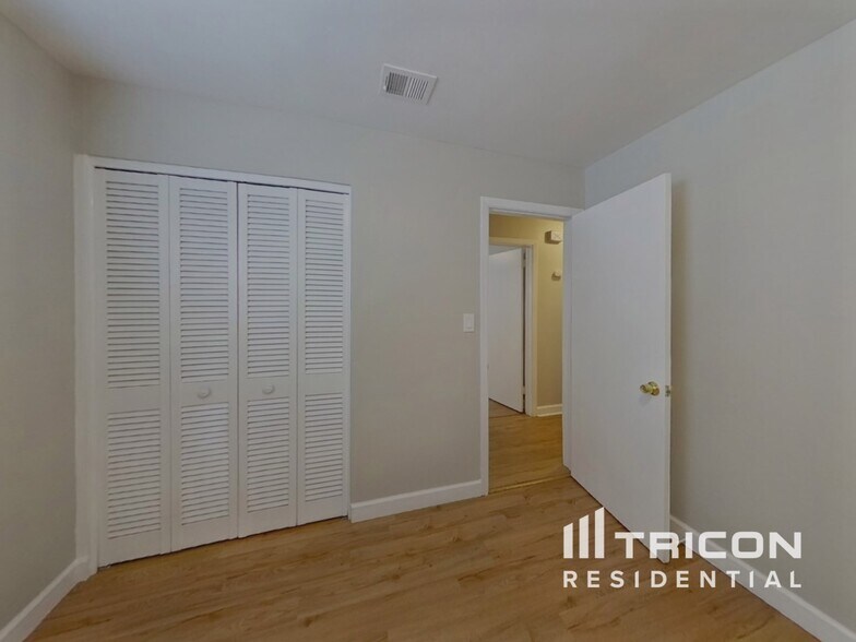 Building Photo - 6685 26th Way N