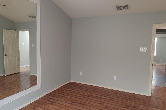 Building Photo - 2018 Ramona Cir