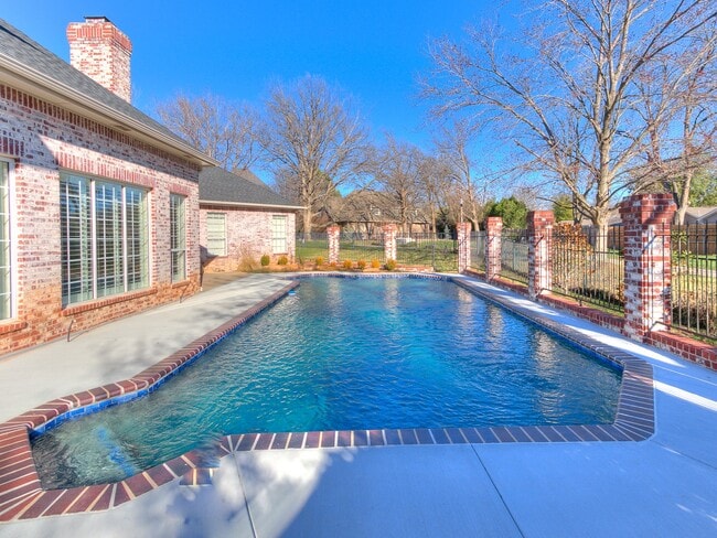 Building Photo - 1307 Brookside Dr
