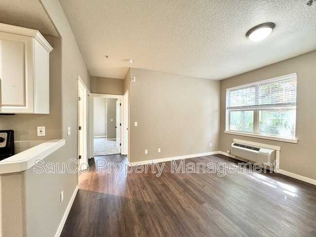 Building Photo - 616 NE Adwick Dr