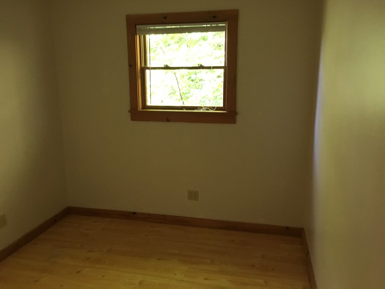 Building Photo - 257 Meadow Ln