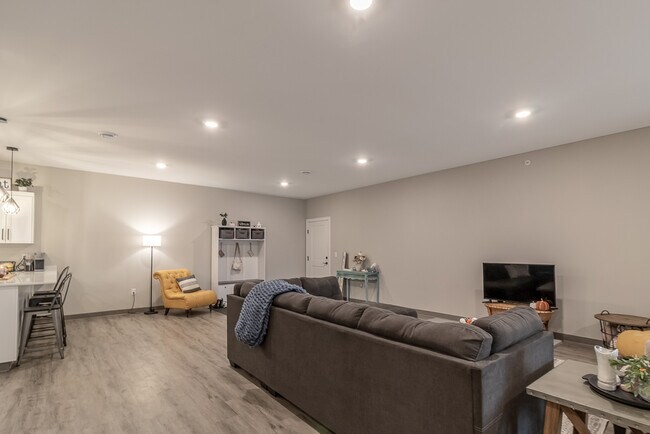 Building Photo - 1570 Stadium Ln