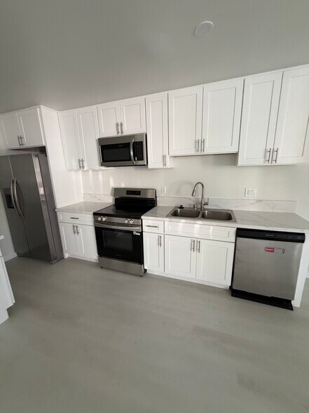 Building Photo - 5650 Sumner Way