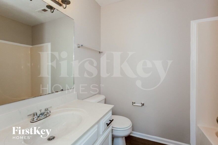 Building Photo - 9466 Fairview Pkwy