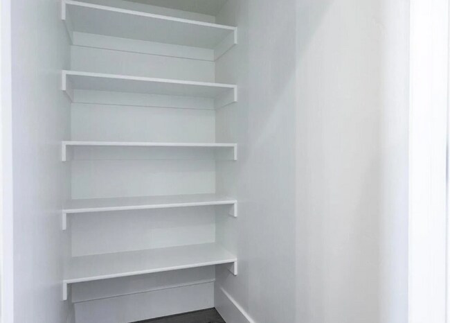 Building Photo - Stunning 3 Bedroom in Beautiful Desert Color Community