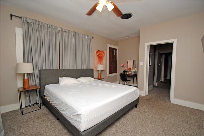 Building Photo - 1110 Missouri St