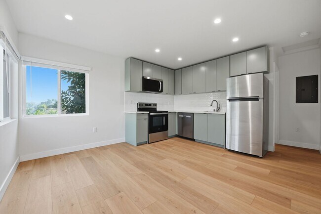 Building Photo - 2735 Broadway-2