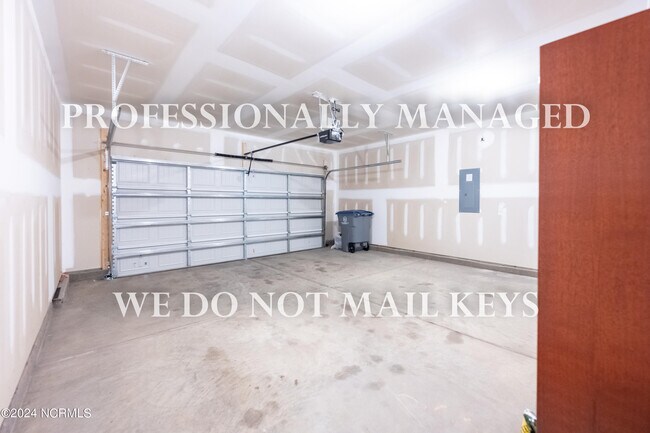 Building Photo - 458 Golden Villas Dr
