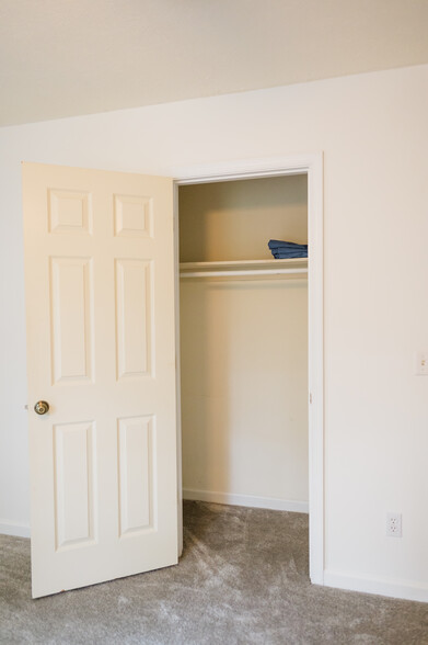 2nd Bedroom Closet - 59 Fawn Ct