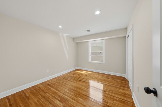 Building Photo - 118 Chestnut St