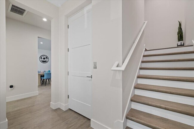 Building Photo - 623 Petit Wy