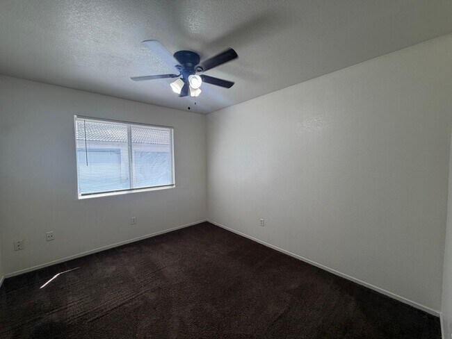 Building Photo - 4401 Pebble Creek Dr