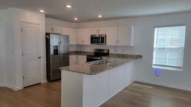 Building Photo - 426 Eclipse Ln