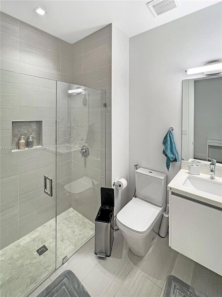 Building Photo - 16640 Sunset Way