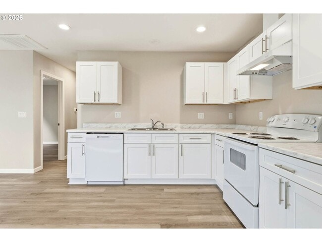 Building Photo - 610 N Earl St