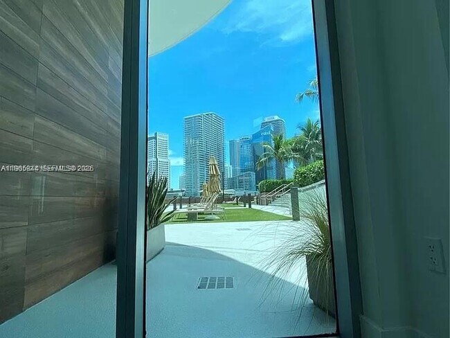 Building Photo - 350 S Miami Ave