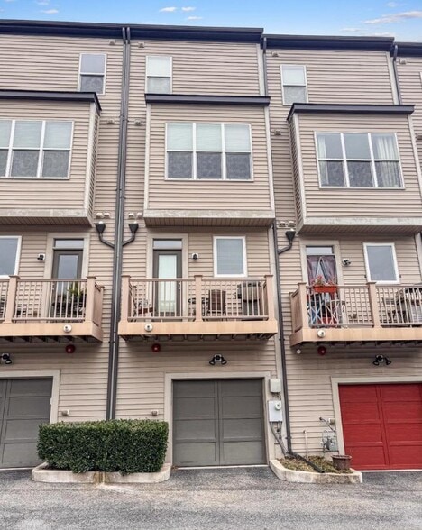 Building Photo - 5610 45th Ave