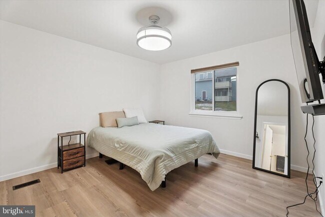 Building Photo - 207 Stockton Ct