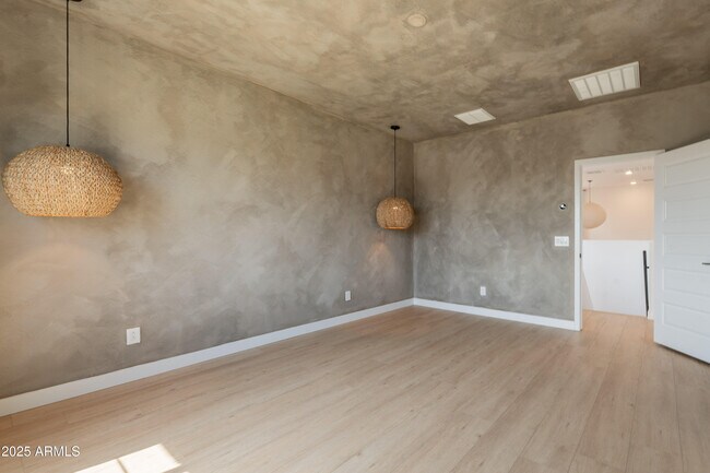 Building Photo - 4831 S Molly