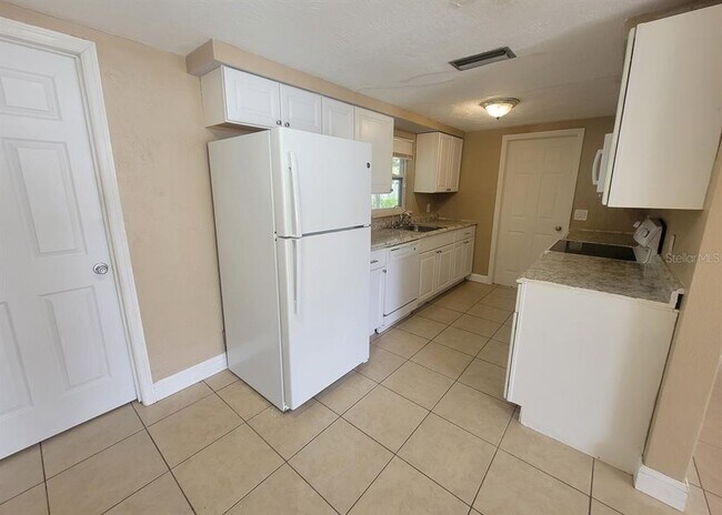 Building Photo - 7526 Topay Ln