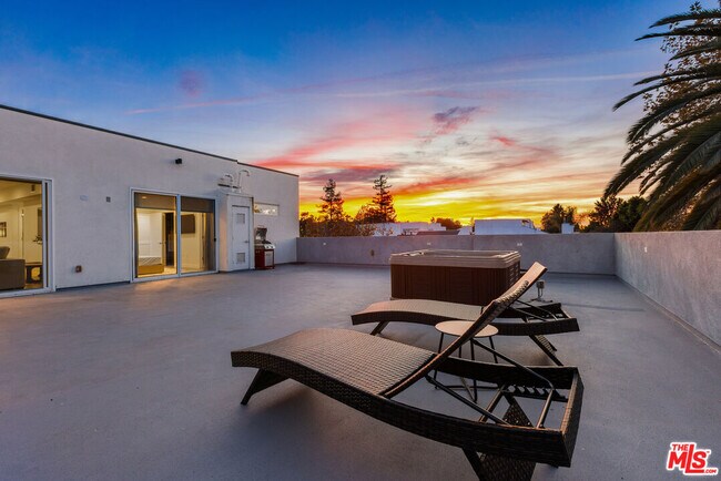 Building Photo - 4806 Sylmar Ave