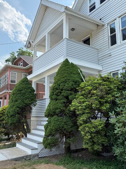 Building Photo - 13 Ryden St