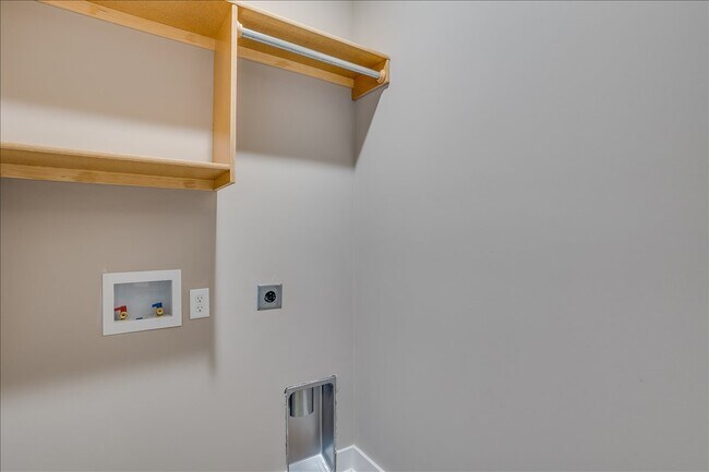 Building Photo - 12749 W Wheatland Ct