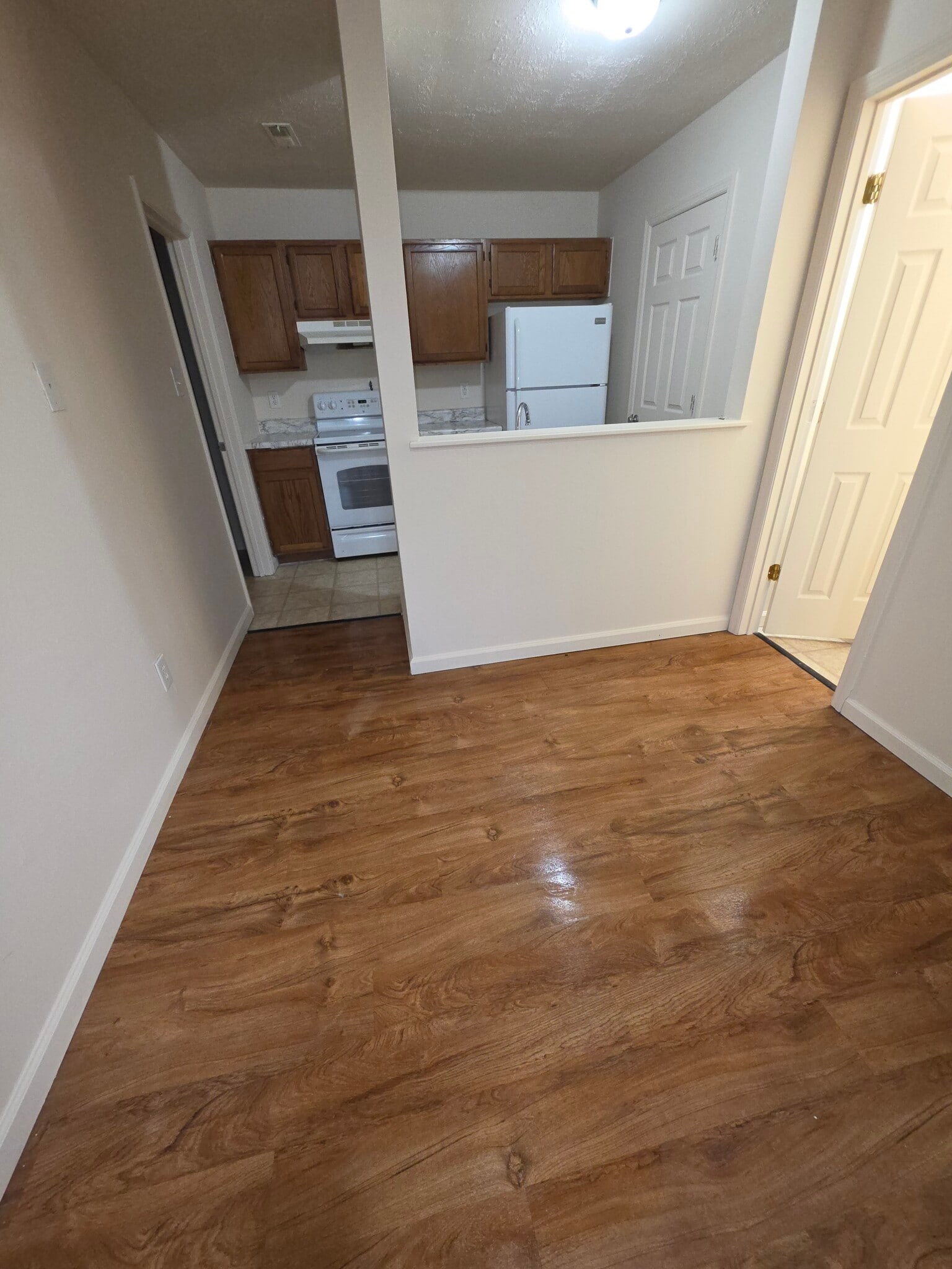 Building Photo - 633 Palisades Dr