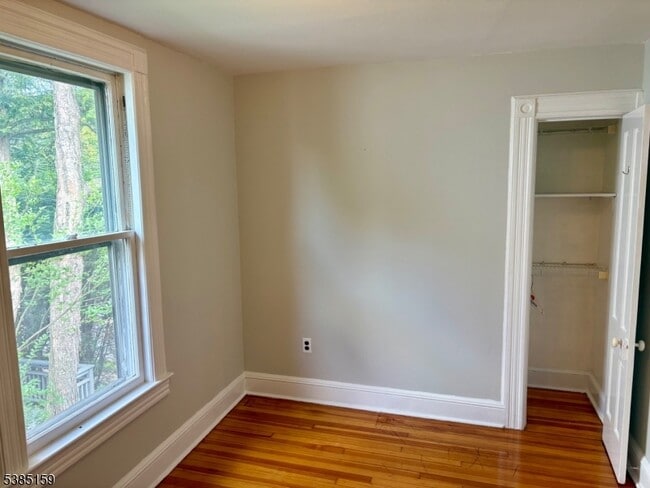 Building Photo - 412 Maple Ave