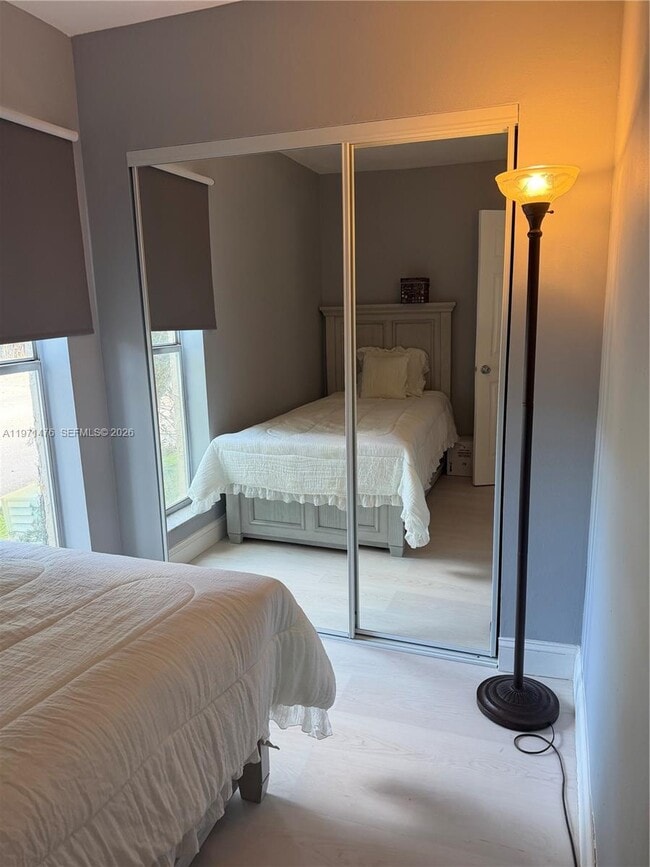 Building Photo - 5270 NE 6th Ave